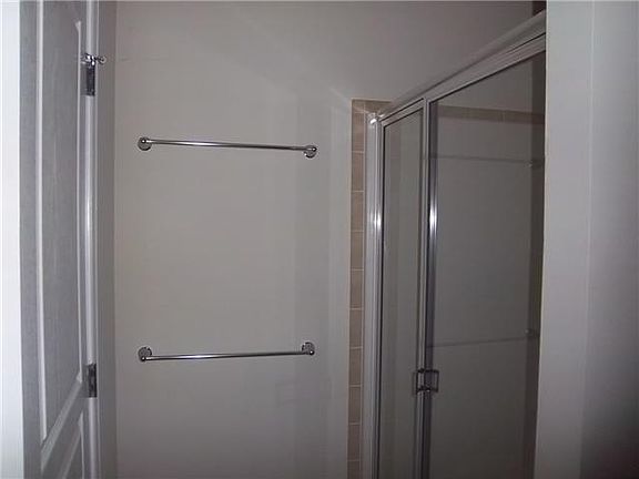 4th image of 26 Brighton Dr