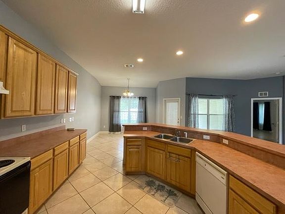 3rd image of 61 Buttonworth Dr #B