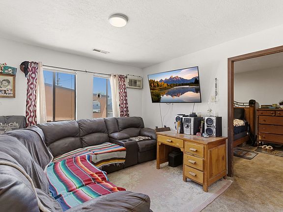4th image of 605 W Chamisa St