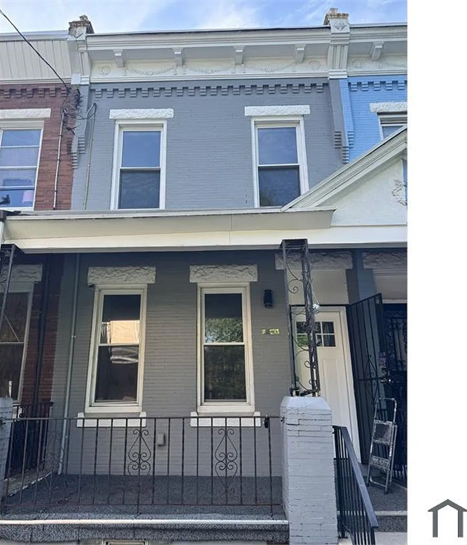2531 N Dover St — Photo 2