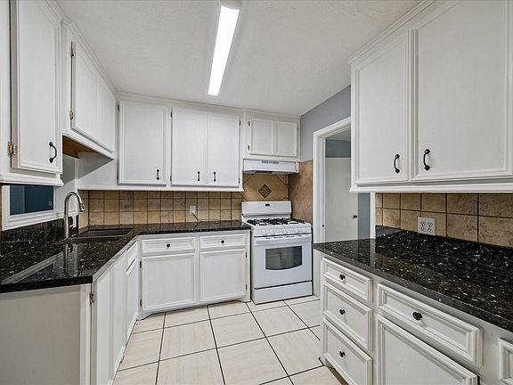 2nd image of 1512 Buchanan St