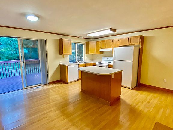 Kitchen with island