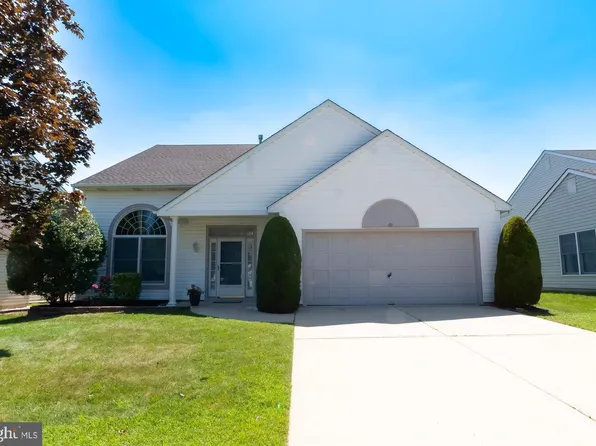 89 Lantern Ln, Columbus, NJ 08022