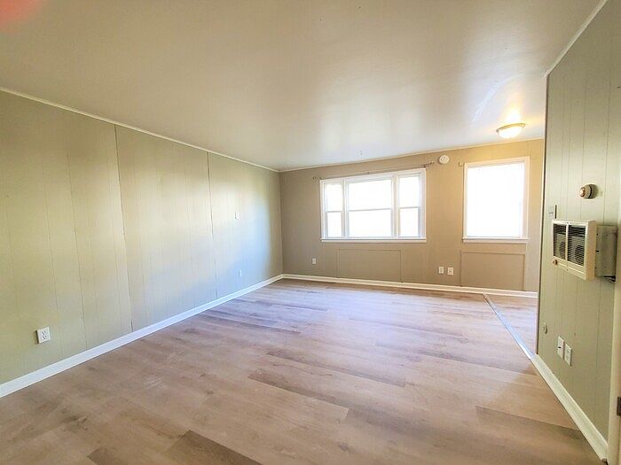 2nd image of 5 N Walnut St Unit H
