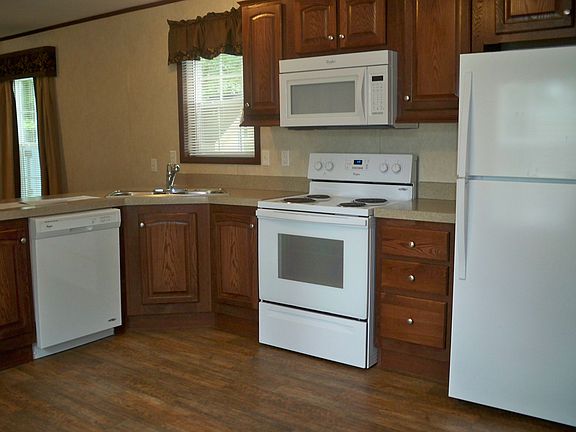 3rd image of 32 Oak Ct
