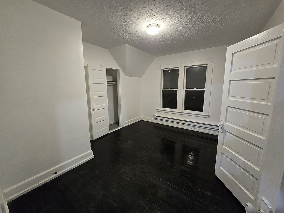 2nd image of 14 Niagara St #3