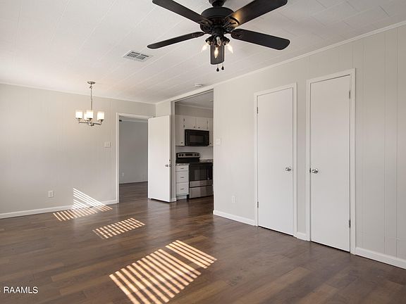 5th image of 406 Bradford Dr