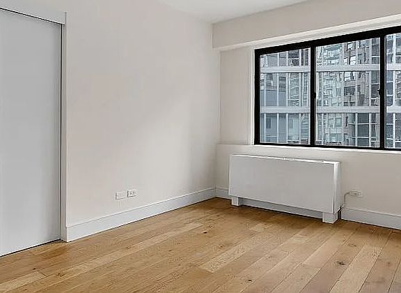 4th image of 230 E 44th St APT 14D