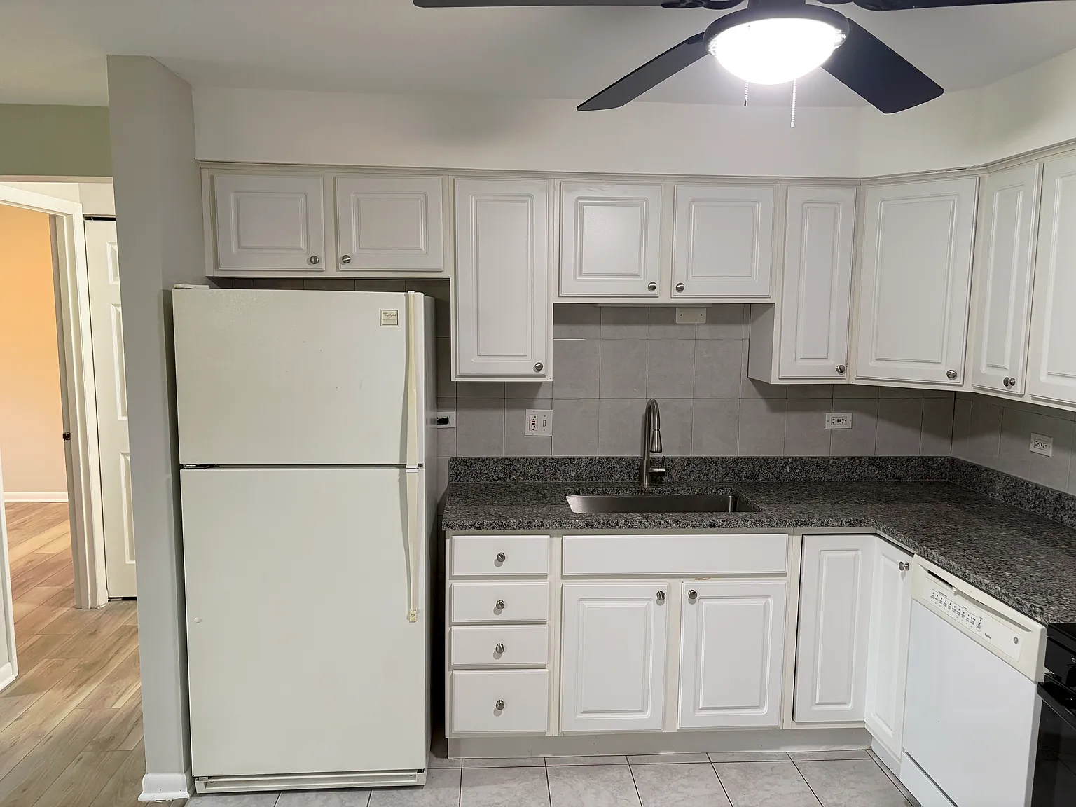 2 bed, 1000 sqft, $1,600 — Photo 4