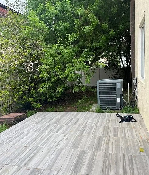 5347 SW 40th Ave — Photo 19