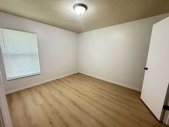 4th image of 387 Acorn Ln #1