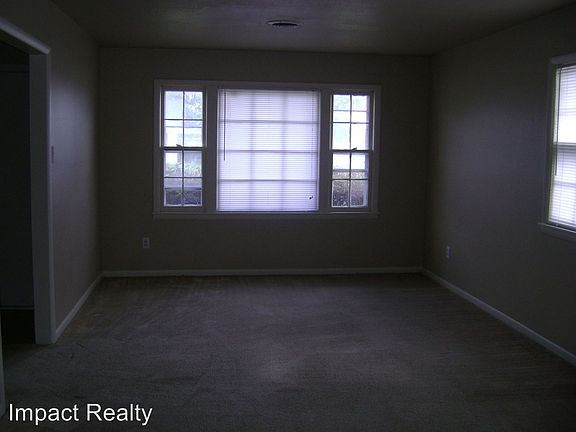 4th image of 2301 S 39th St