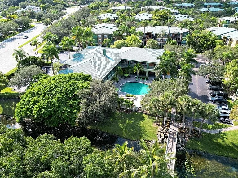 Club Mira Lago Apartments — Photo 12