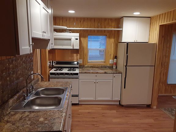 4th image of 916 8th St SE
