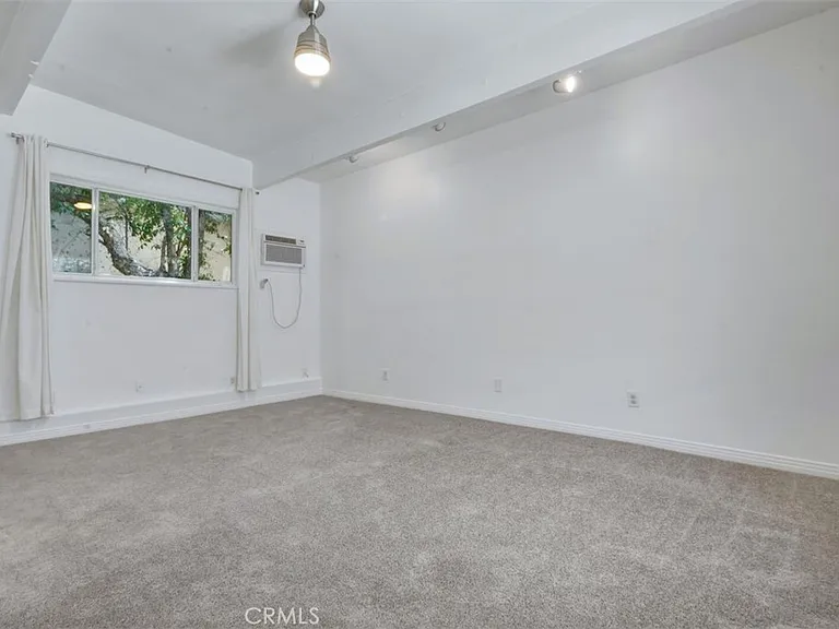 5836 Wish Ave — Photo 34
