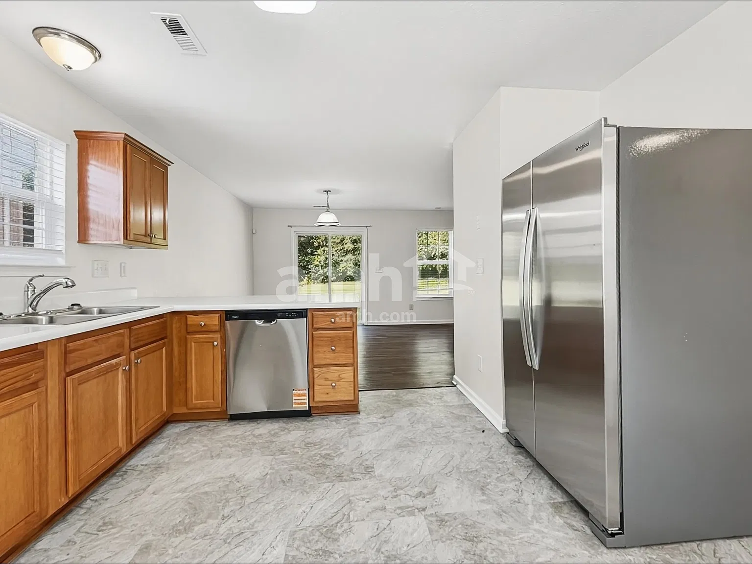 3 bed, 2.5 bath, 1675 sqft, $1,985 — Photo 4