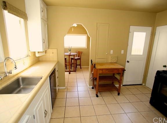 3rd image of 105 Glendora Ave