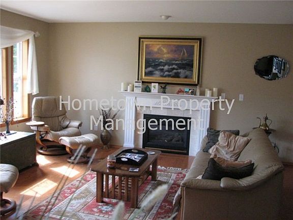 4th image of 2213 Kempton St SE