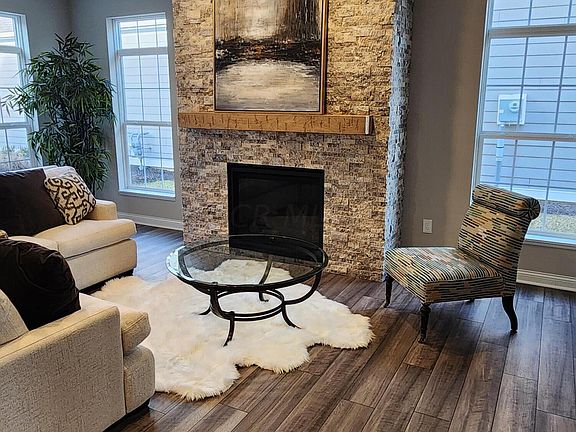 2nd image of 5187 Clarewood Ln