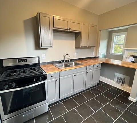 2nd image of 874 Rockdale Ave #2