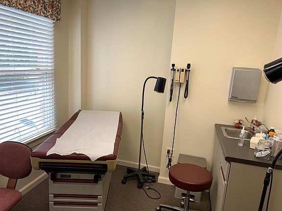 5th image of 724 Maiden Choice Ln Ste 304