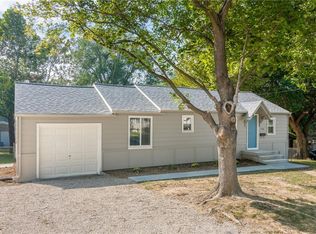216 Clark Ave, Bonner Springs, KS 66012