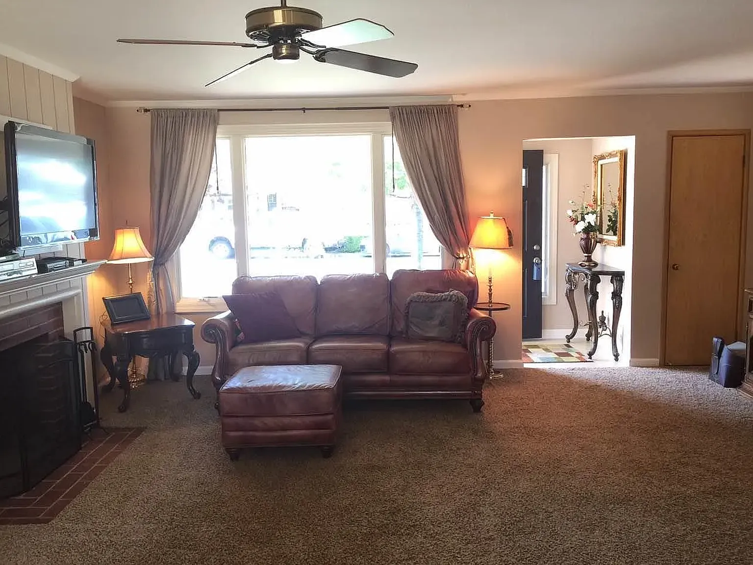 3 bed, 1108 sqft, $3,950 — Photo 2