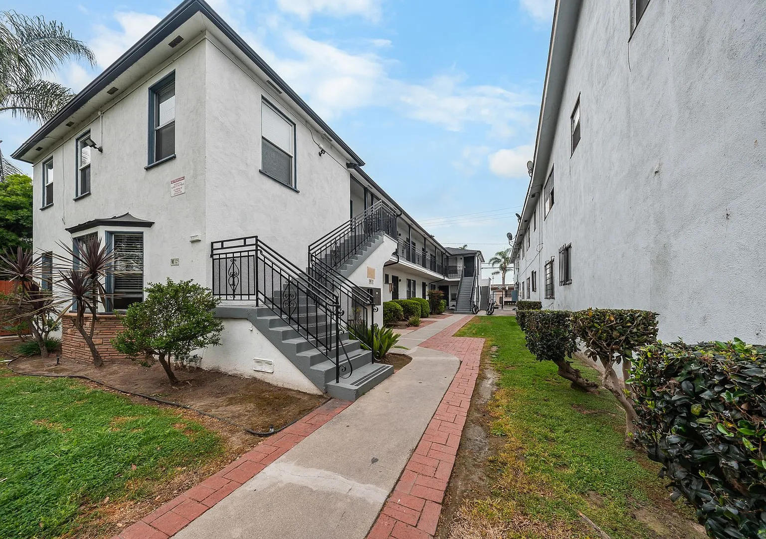 2360 Cedar Ave — Photo 1