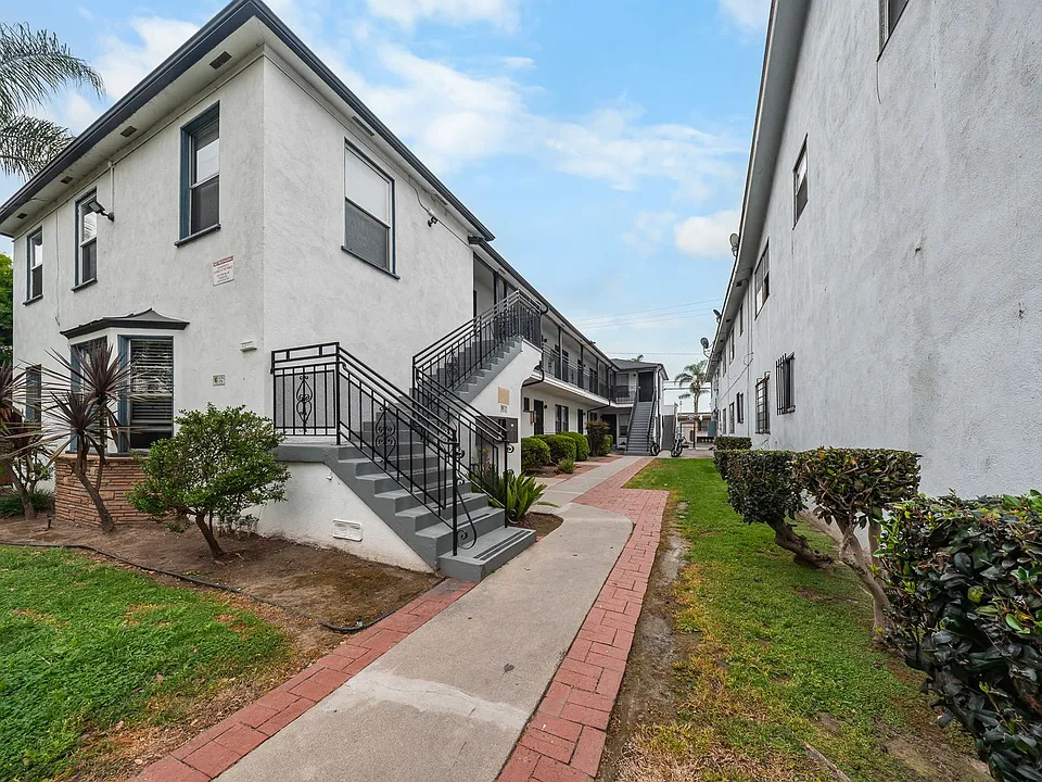2360 Cedar Ave