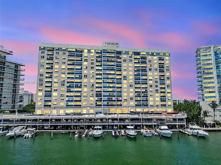 6770 Indian Creek Dr #15B — Photo 25