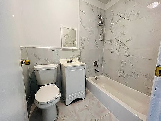 4th image of 260 E 25th St #2