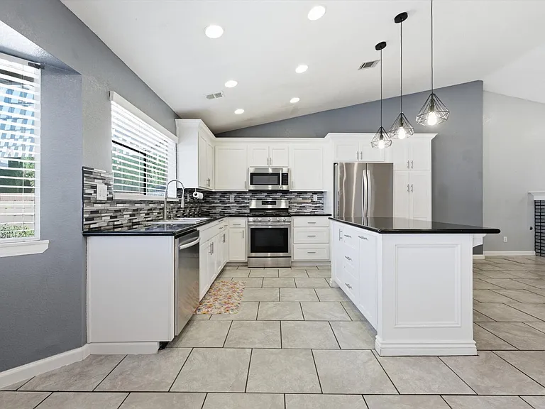 3129 Golfwood Ct — Photo 8