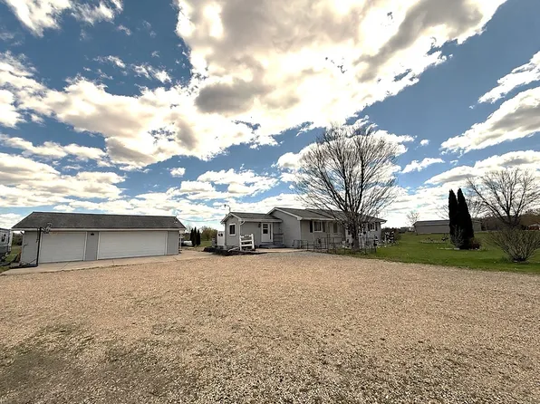 N7474 White Clover Rd, Manawa, WI 54949