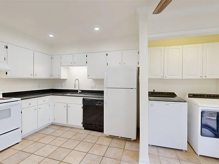 1605 Cloverdale Ct — Photo 5
