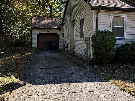 4th image of 202 E Winged Foot Ct