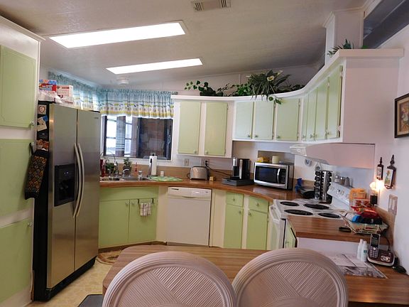 2nd image of 302 Blue Beard Dr