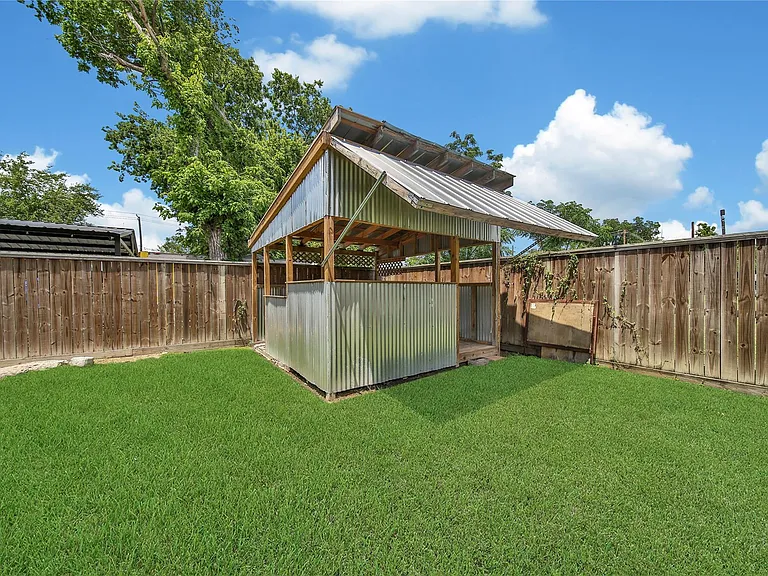 2314 Carr St — Photo 22