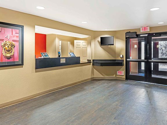 Lobby and Guest Check-in