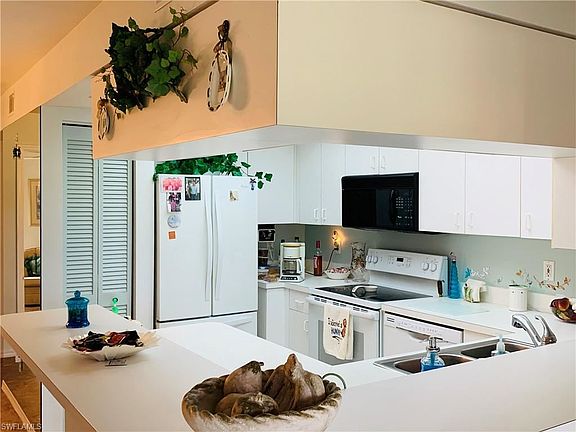 4th image of 5805 Trailwinds Dr APT 315
