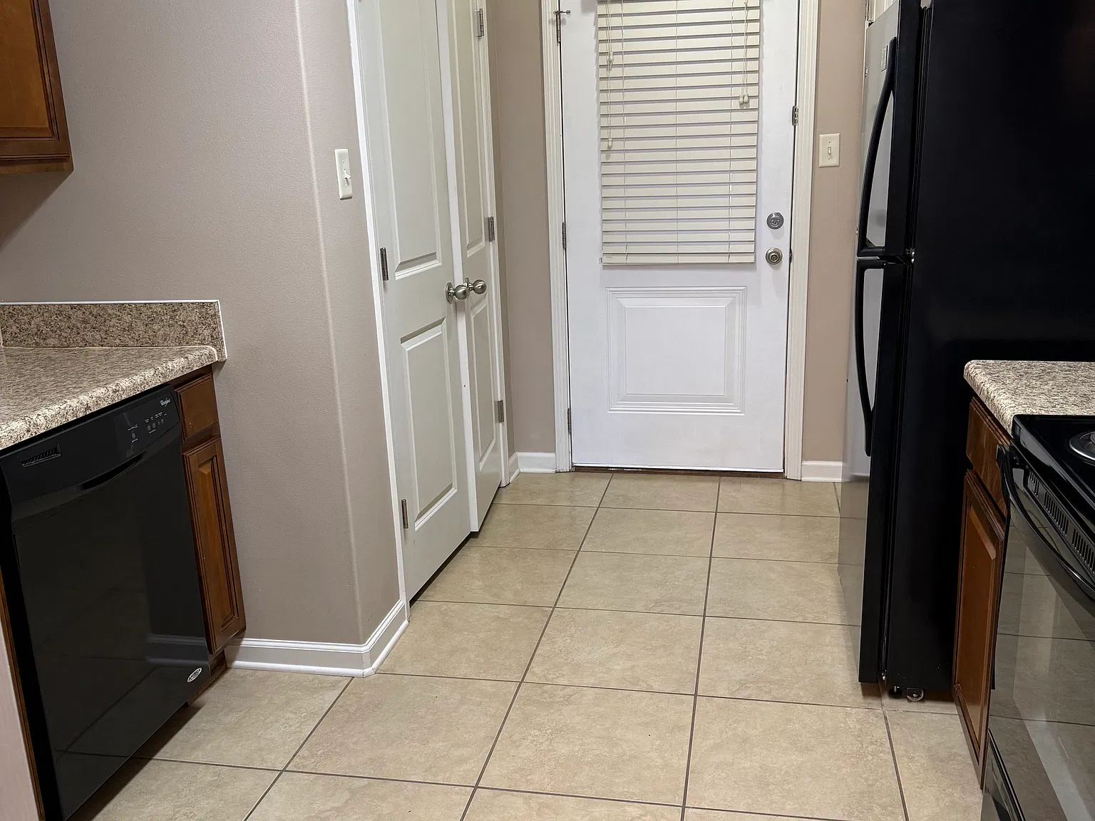 2 bed, 1056 sqft, $925 — Photo 3