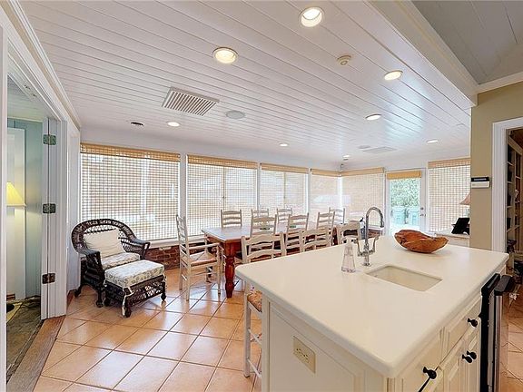 5th image of 135 E 19th St #Cottage133