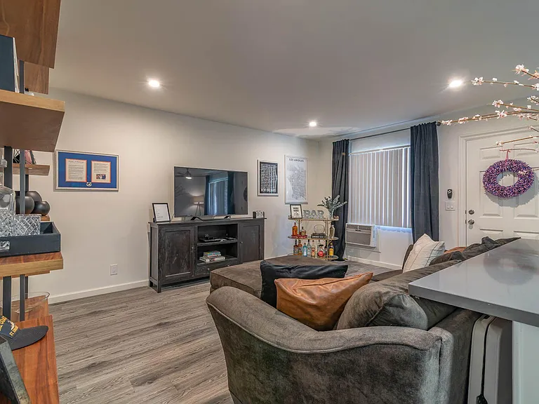 4764 Forman Ave. — Photo 14