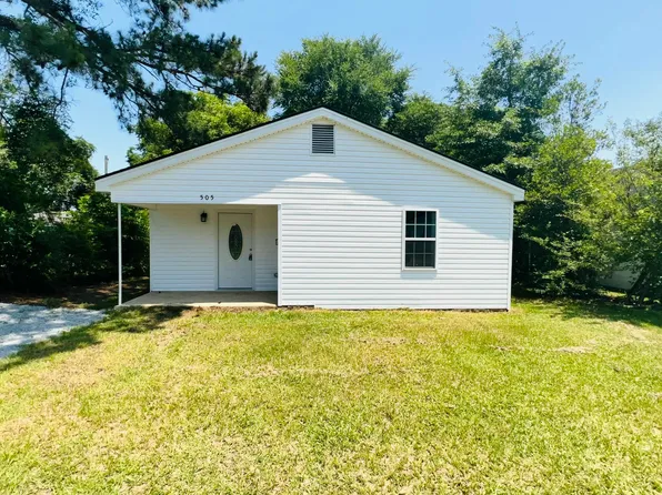 505 E Canary St, Dunn, NC 28334