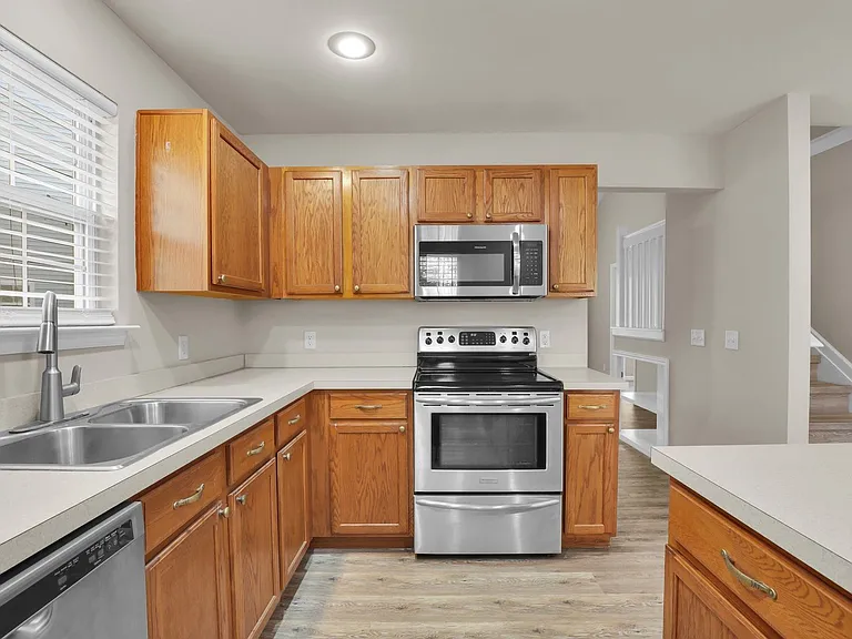 230 N Cir — Photo 15