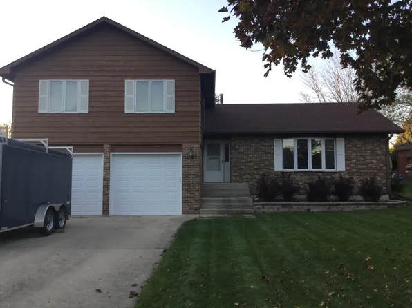 5S768 Country Glen Dr, Naperville, IL 60563