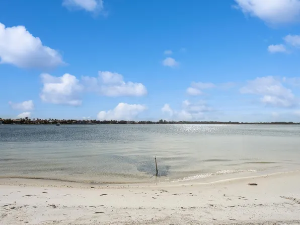 820 Via Villagio, Hypoluxo, FL 33462