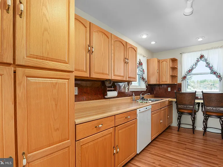 105 Dogwood Dr — Photo 4