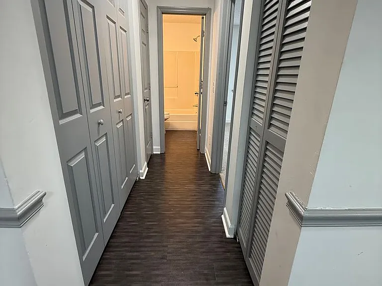 Stonehenge Apartments — Photo 5