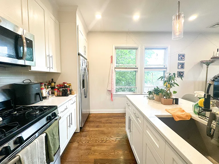 77 Torrey St #2 — Photo 3
