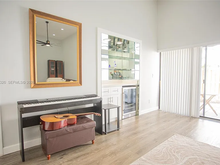 523 Leslie Dr — Photo 9